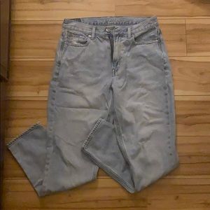 EUC American Eagle Mom Jeans